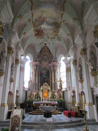 die Pfarrkirche Maria Himmelfahrt